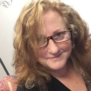 Meet your Posher, Lina